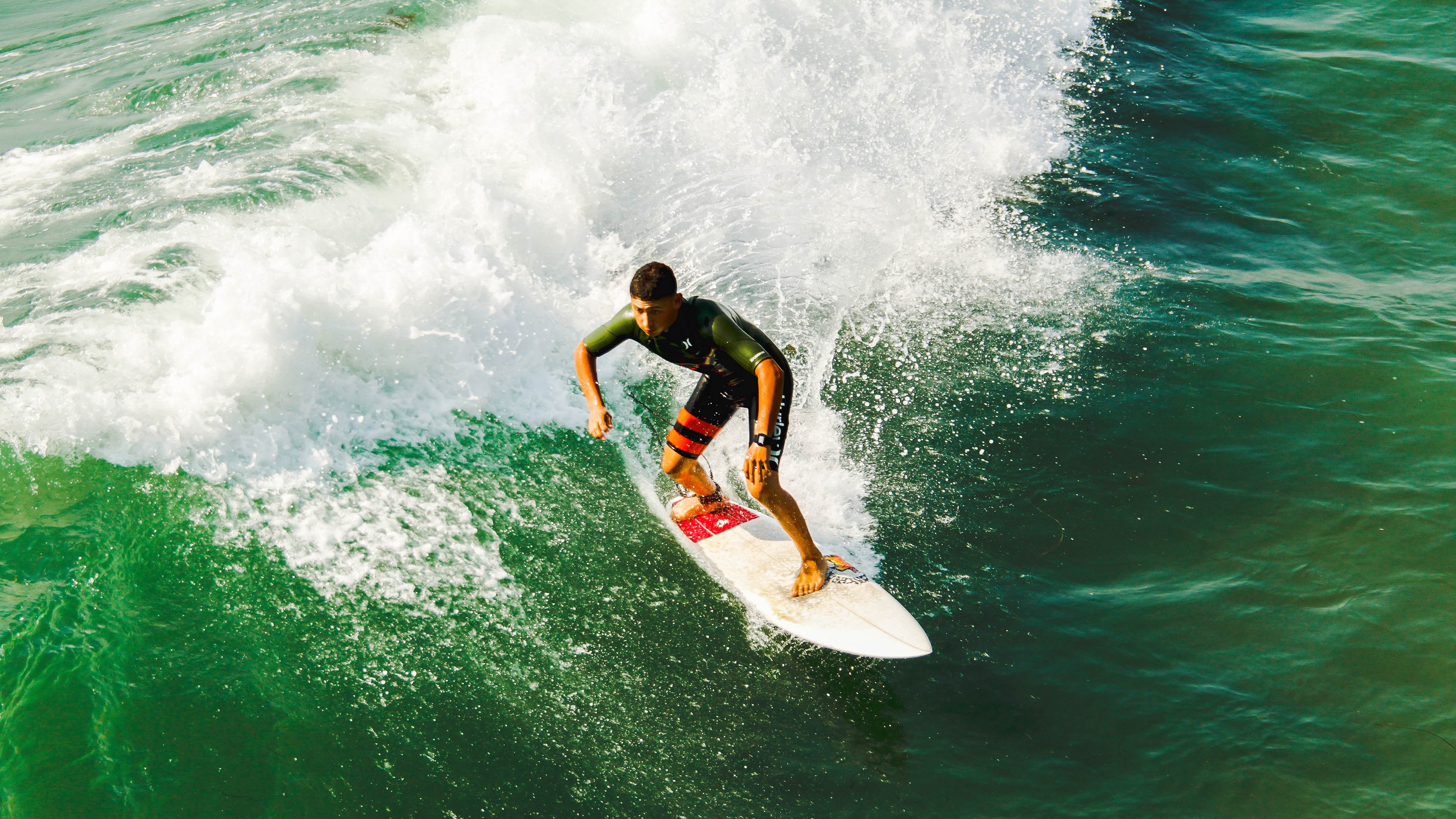 亚洲女篮世界杯预选赛中，中国队、韩国队激烈对抗，争夺唯一直通名额